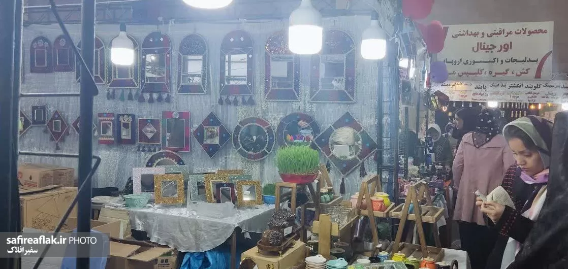 حال وهوای بازار شب‌عید در نمایشگاه‌بهاره خرم‌آباد+تصاویر