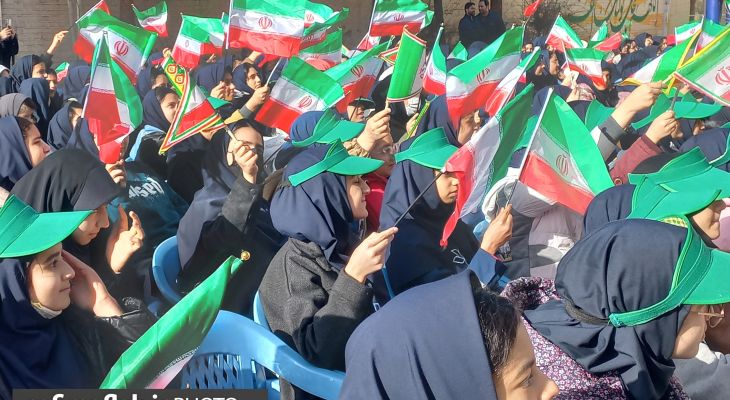 مدرسه در آوای انقلاب